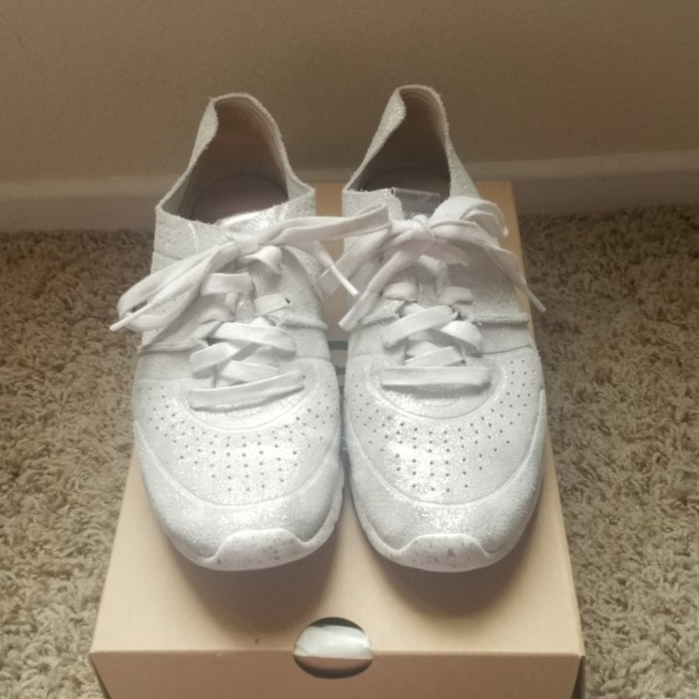 UGG TREDLITE SILVER METALLIC SNEAKERS 7